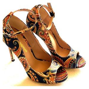 Blue Paisley Heel